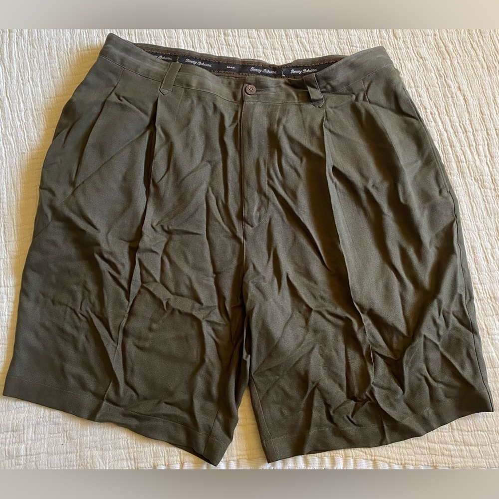 Tommy Bahama Shorts Mens 35 Green 100% Silk Lightweight Pockets Vacation Pleated